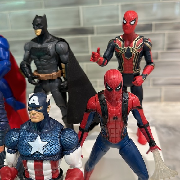 LARGE LOT OF ACTION FIGURES - Picture 4 of 8